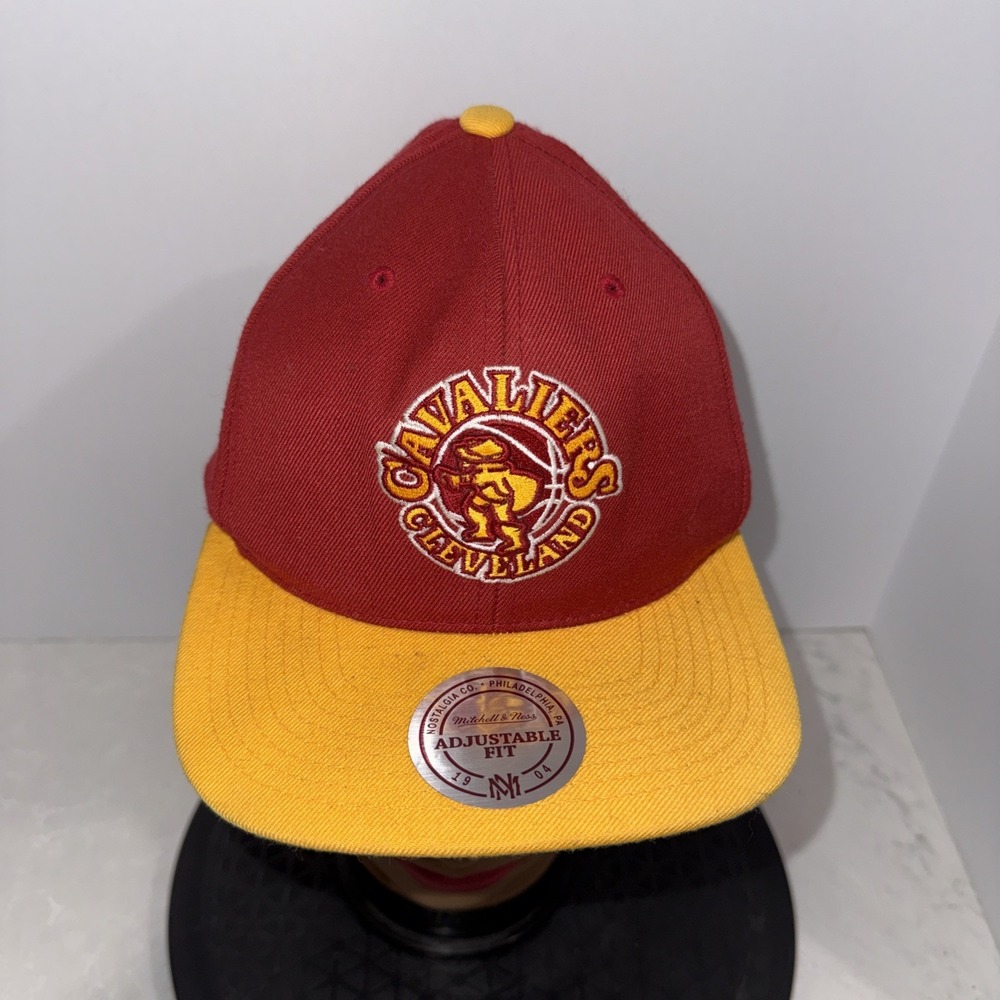 NBA Cleveland Cavaliers LOGO Snapback Hat Mitchell & Ness NEW NWOT yellow rust